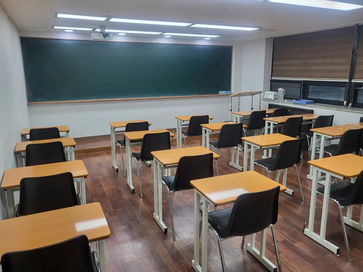 서구 상리동 스터디룸 미팅룸 장비 주변 정밀 위생청소 사례 - 행진크린