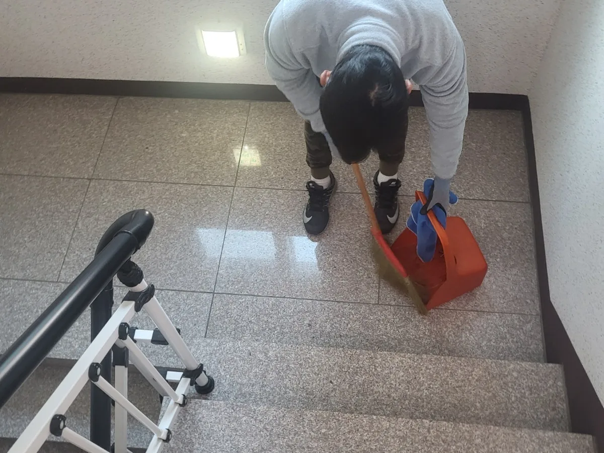 동구 동내동 빌라 공동현관 장비 주변 정밀 위생청소 사례 - 행진크린